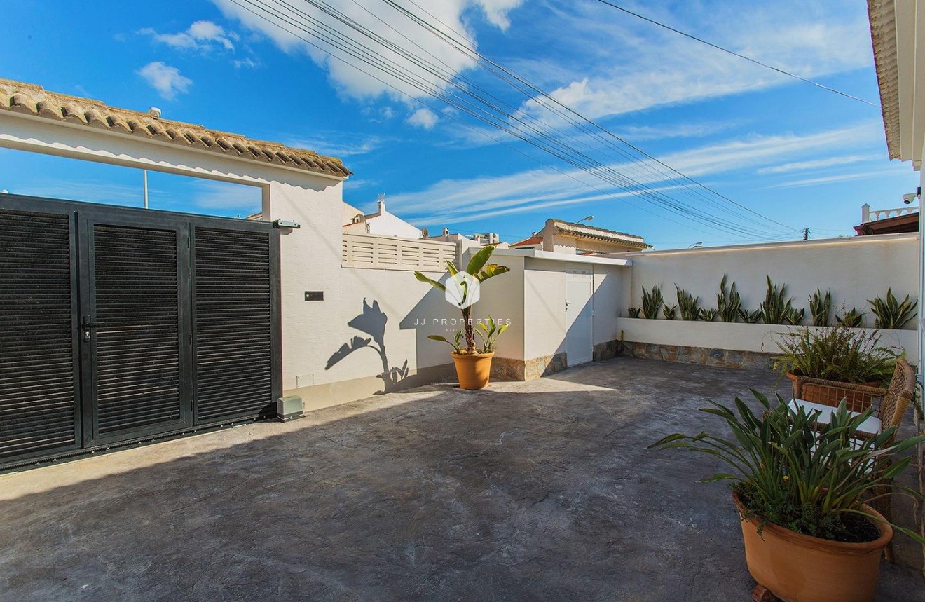 Resale - Chalet -
Torrevieja - La siesta