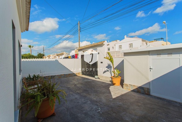 Resale - Chalet -
Torrevieja - La siesta