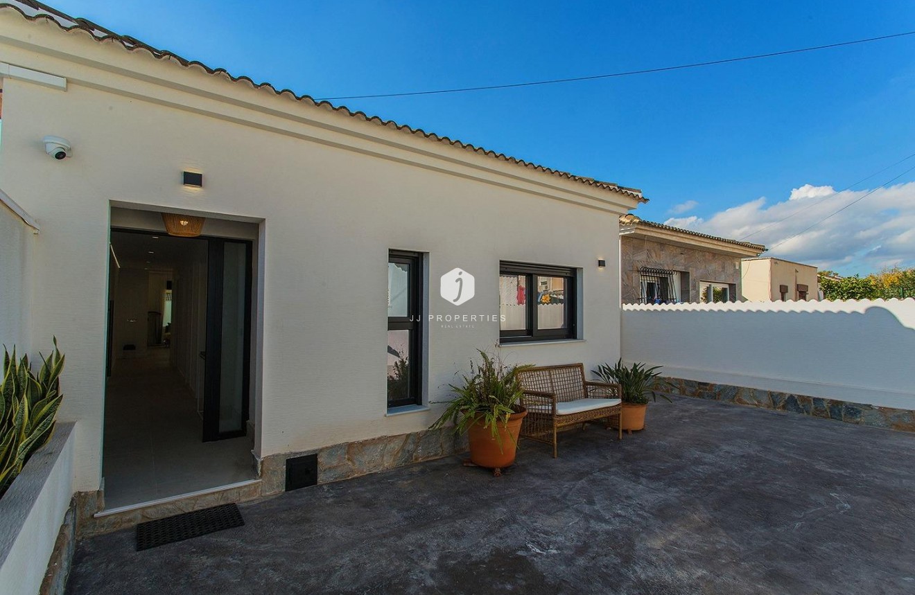 Resale - Chalet -
Torrevieja - La siesta