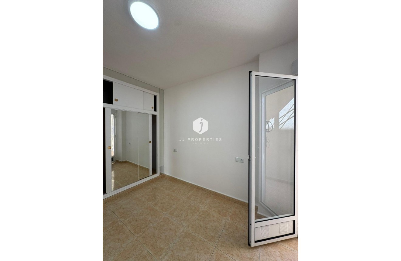 Resale - Apartment / flat -
Torrevieja - Centro