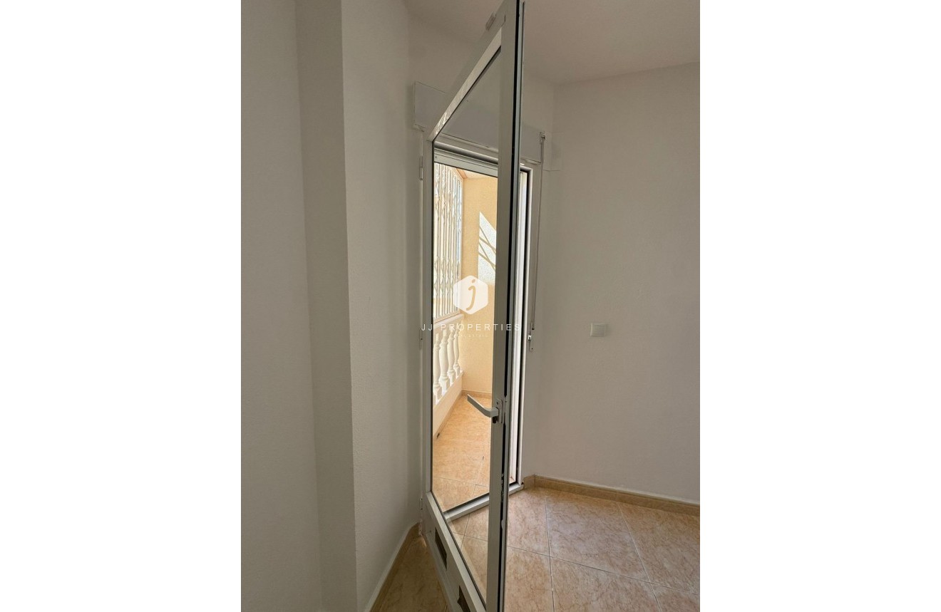 Resale - Apartment / flat -
Torrevieja - Centro
