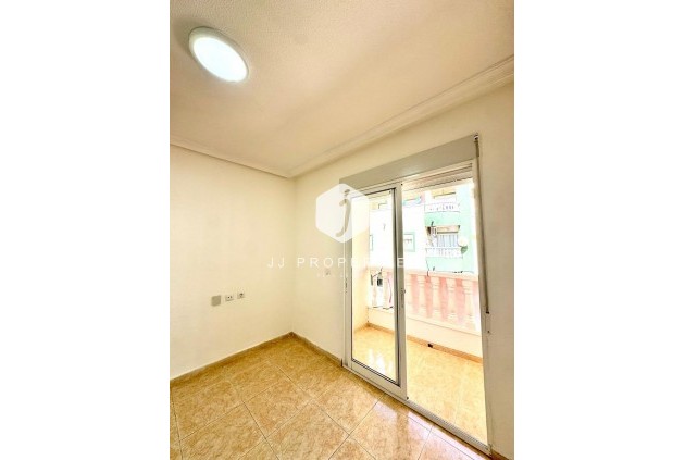 Resale - Apartment / flat -
Torrevieja - Centro