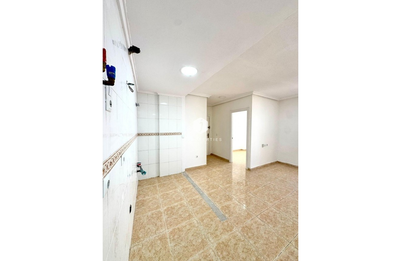 Resale - Apartment / flat -
Torrevieja - Centro