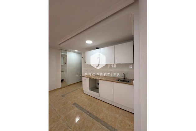 Resale - Apartment / flat -
Torrevieja - Centro