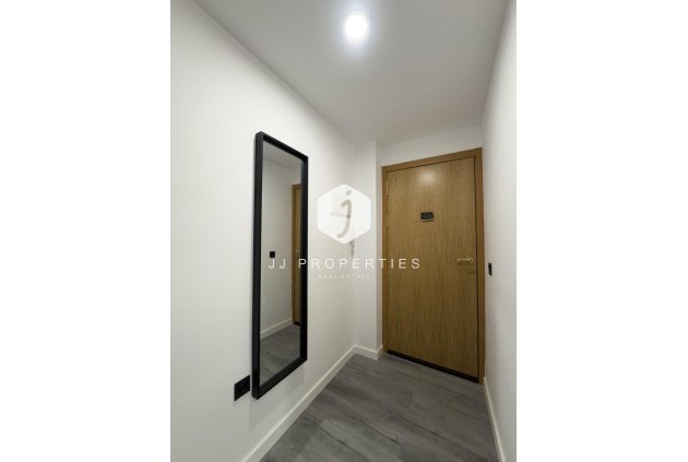 Resale - Apartment / flat -
Torrevieja - Centro