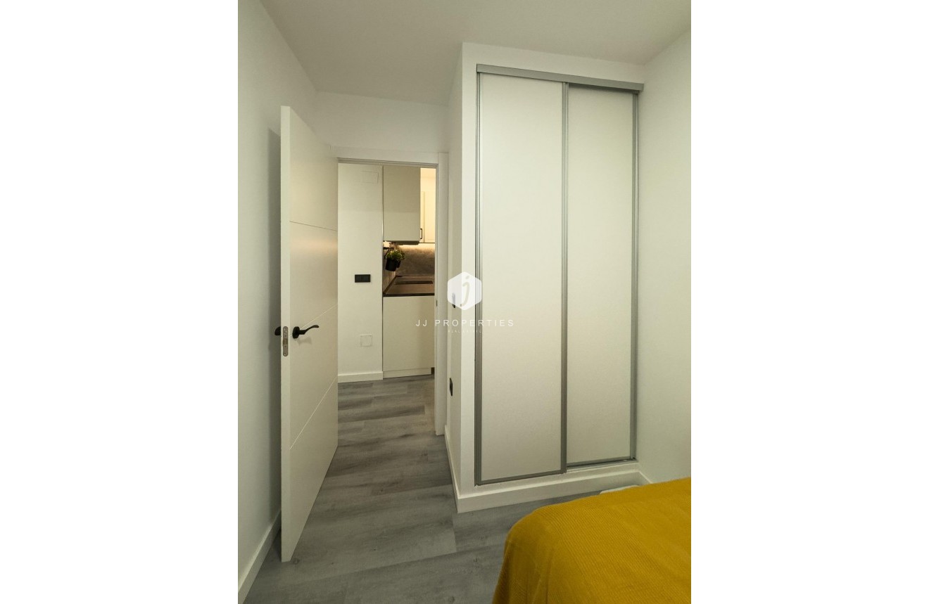 Resale - Apartment / flat -
Torrevieja - Centro