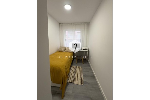 Resale - Apartment / flat -
Torrevieja - Centro