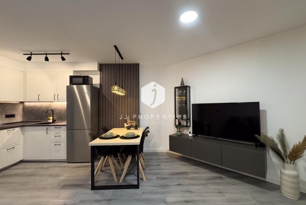 Resale - Apartment / flat -
Torrevieja - Centro