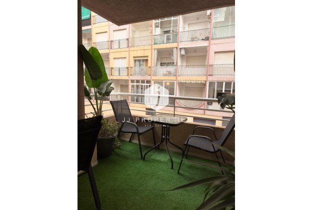 Resale - Apartment / flat -
Torrevieja - Centro