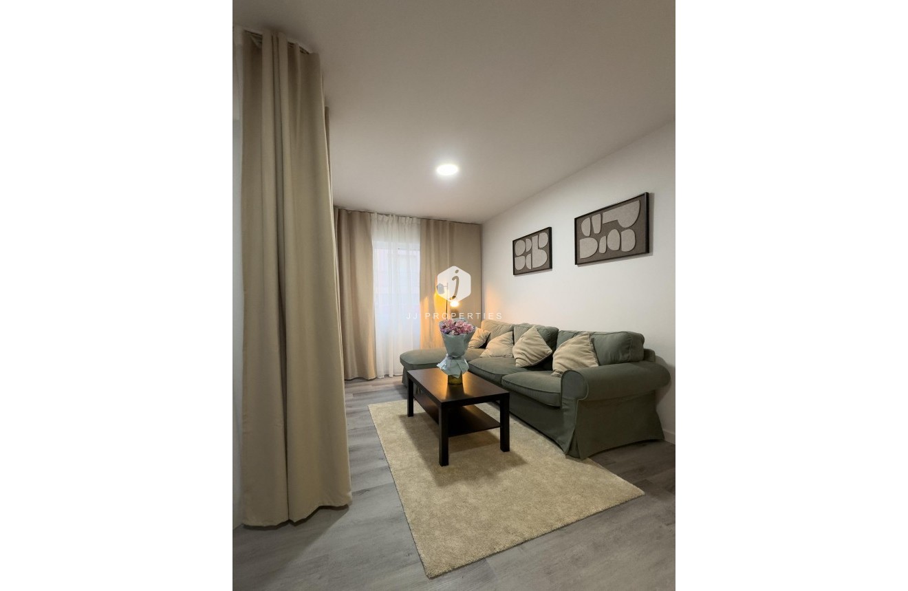 Resale - Apartment / flat -
Torrevieja - Centro
