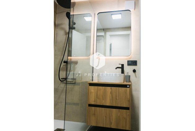 Resale - Apartment / flat -
Torrevieja - Centro