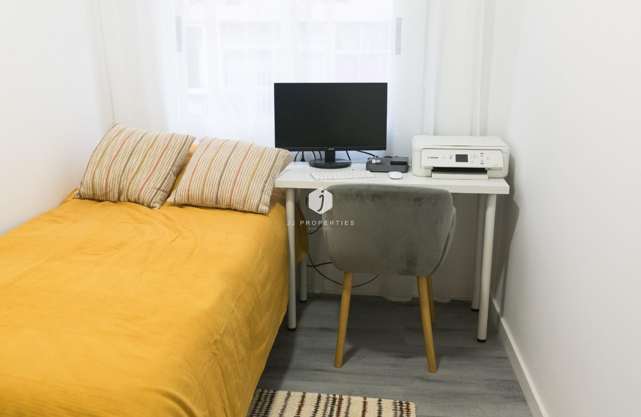 Resale - Apartment / flat -
Torrevieja - Centro