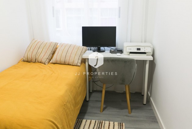 Resale - Apartment / flat -
Torrevieja - Centro