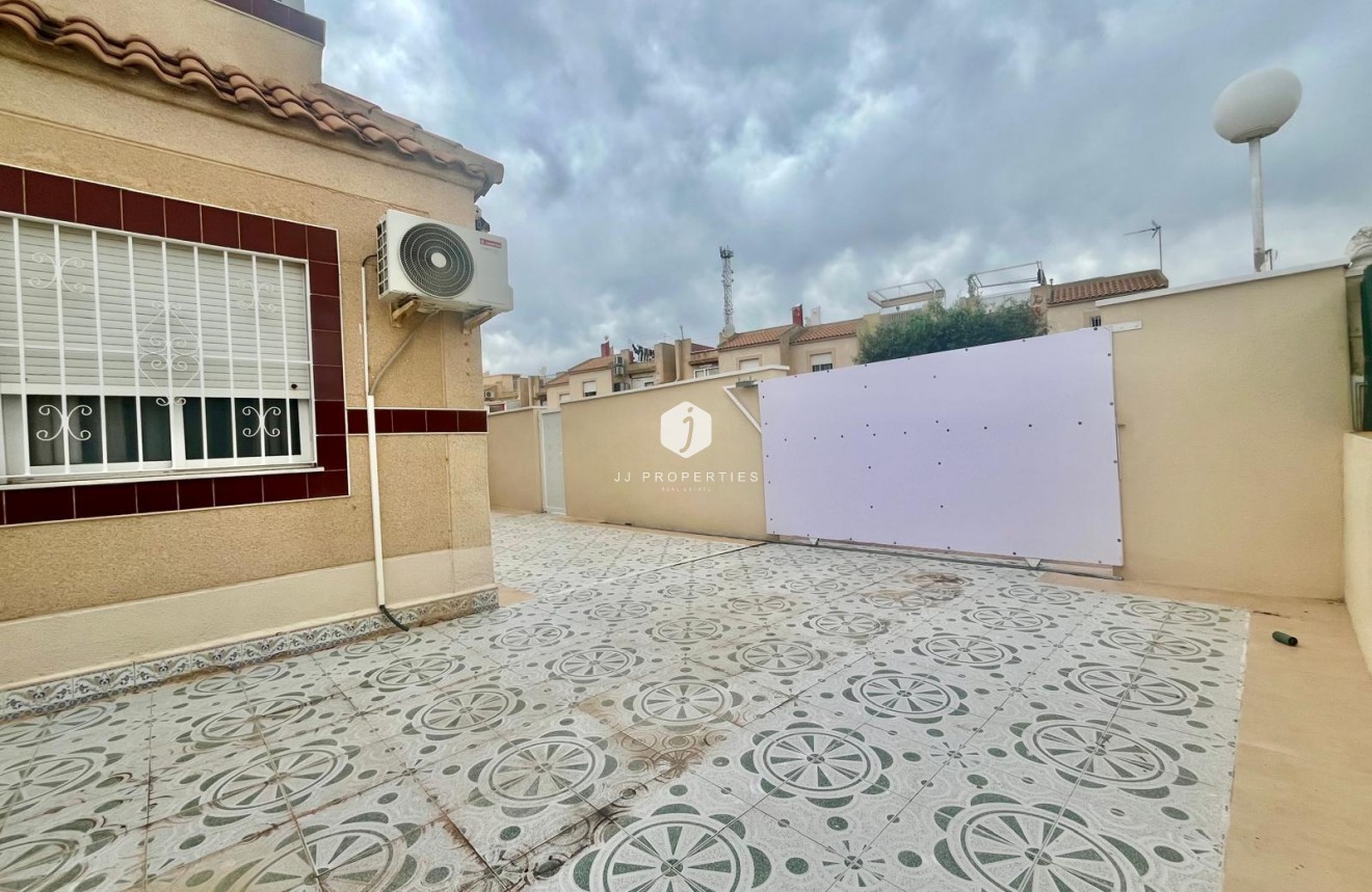 Resale - Bungalow -
Torrevieja - Paraje Natural