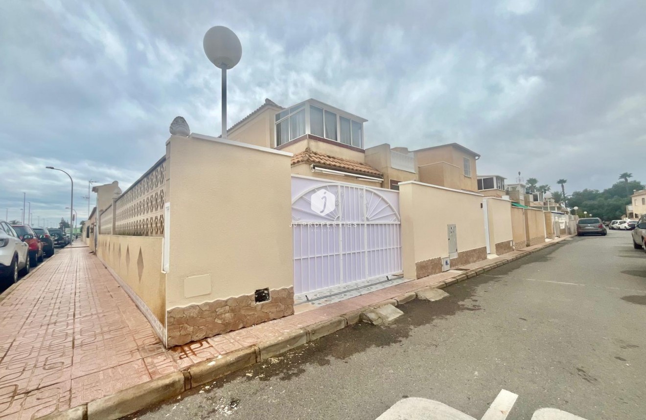 Resale - Bungalow -
Torrevieja - Paraje Natural