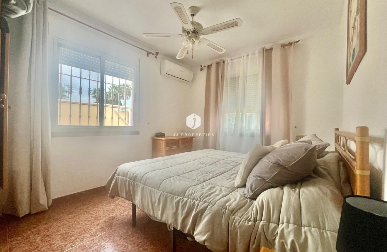 Resale - Bungalow -
Torrevieja - Paraje Natural