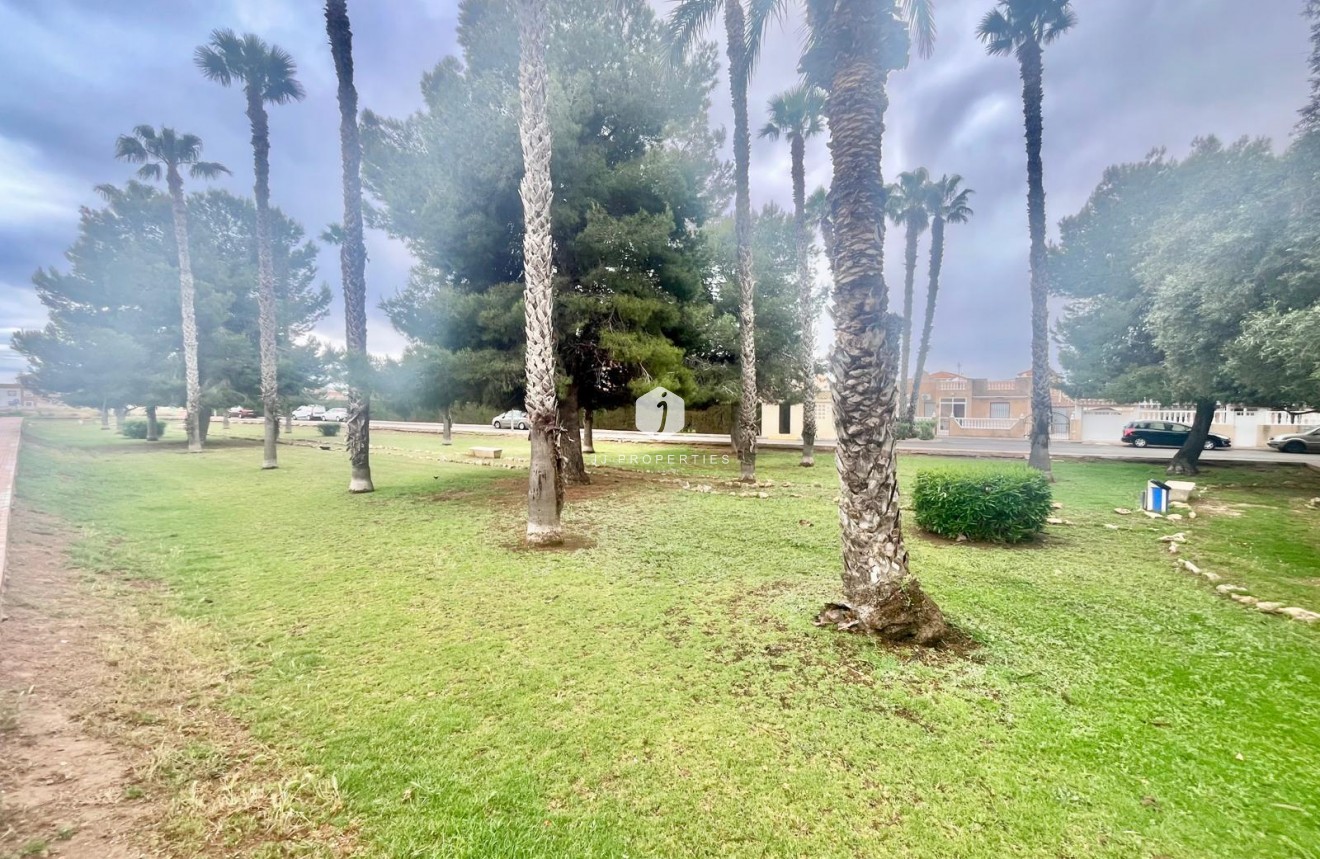 Resale - Bungalow -
Torrevieja - Paraje Natural