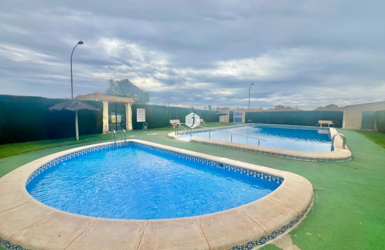 Resale - Bungalow -
Torrevieja - Paraje Natural