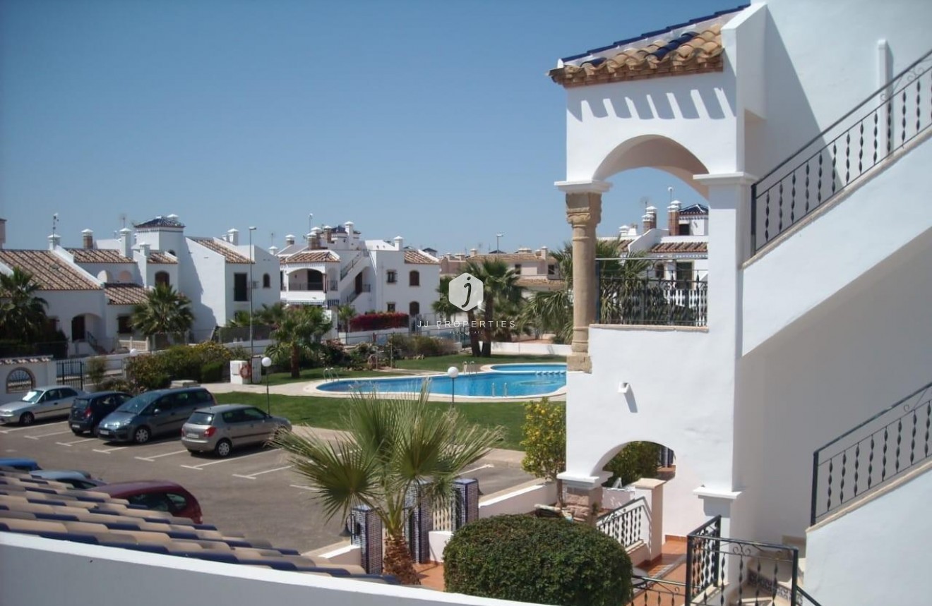 Resale - Chalet -
Orihuela Costa - PAU 8