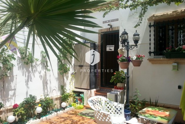 Resale - Chalet -
Orihuela Costa - PAU 8
