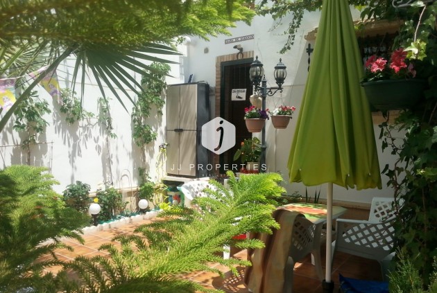 Resale - Chalet -
Orihuela Costa - PAU 8