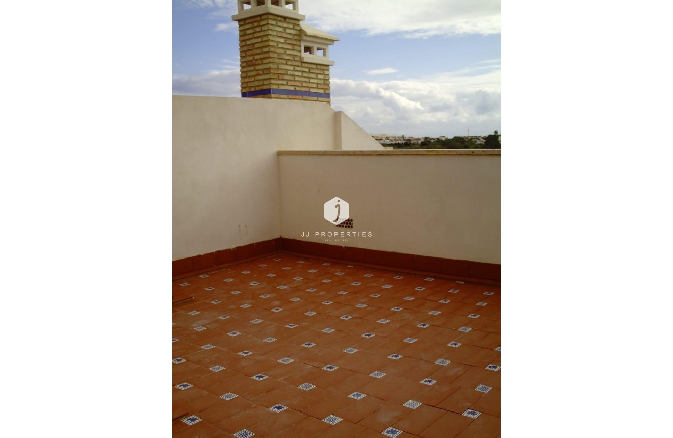 Resale - Chalet -
Orihuela Costa - PAU 8