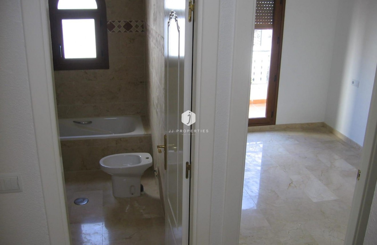 Resale - Chalet -
Orihuela Costa - PAU 8