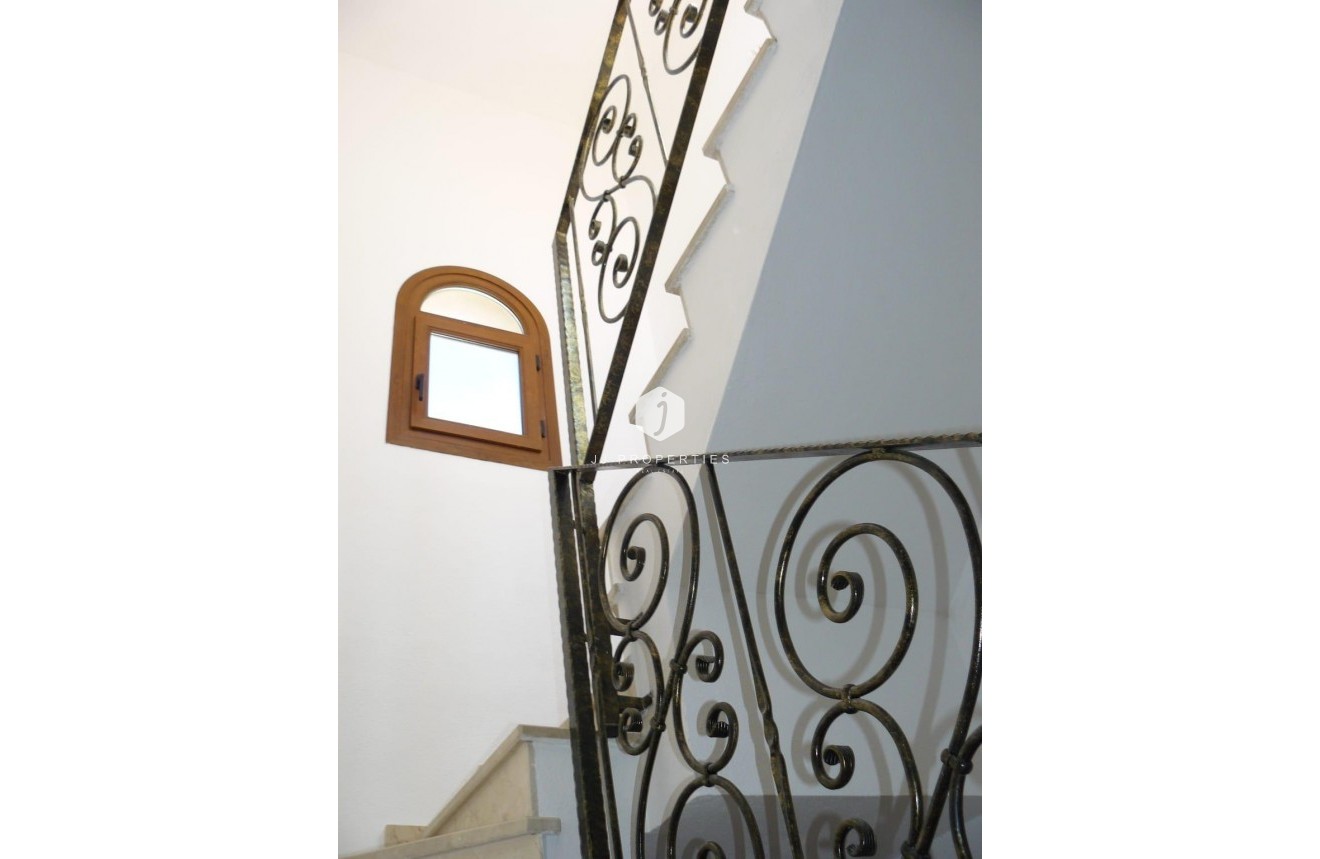 Resale - Chalet -
Orihuela Costa - PAU 8