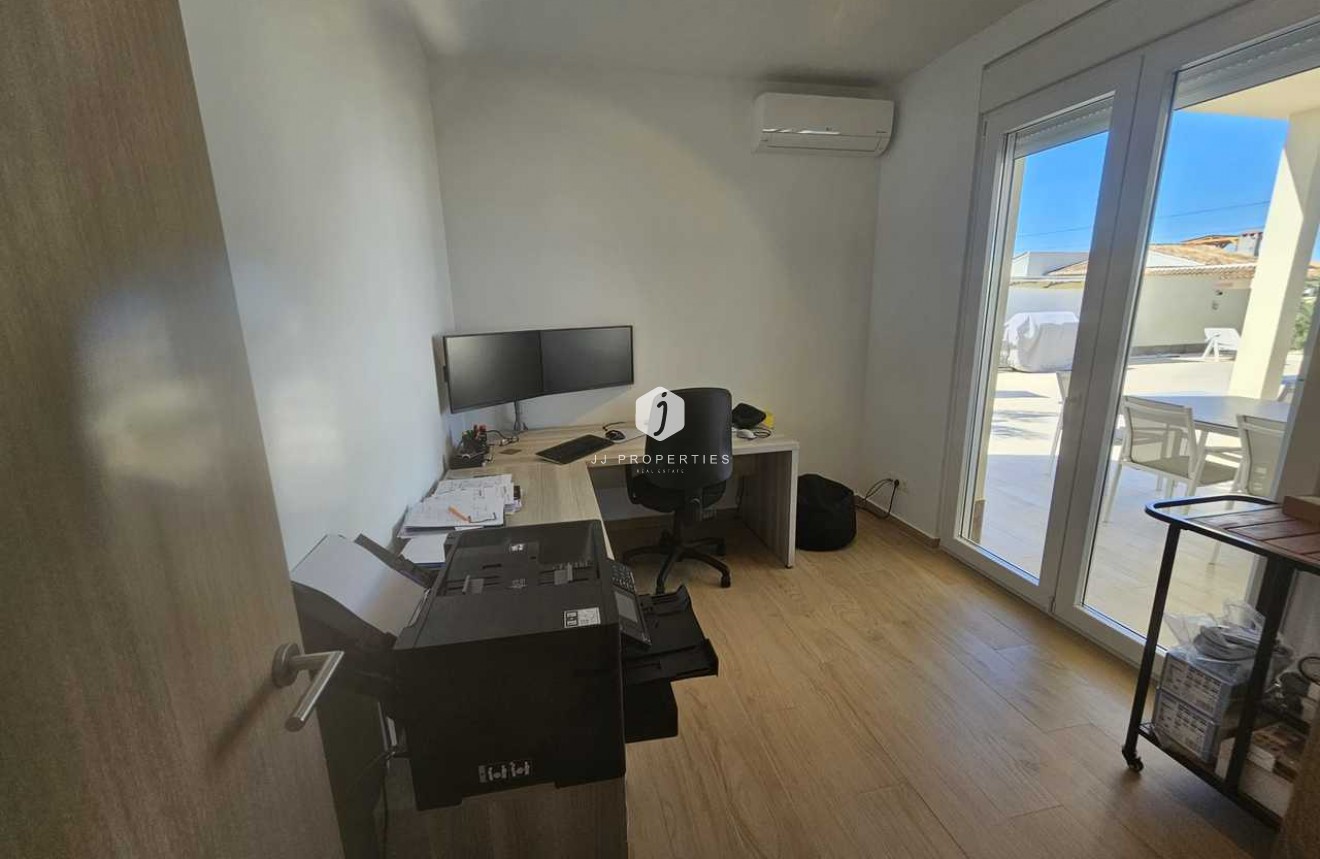 Resale - Villa -
Torrevieja - Costa Blanca