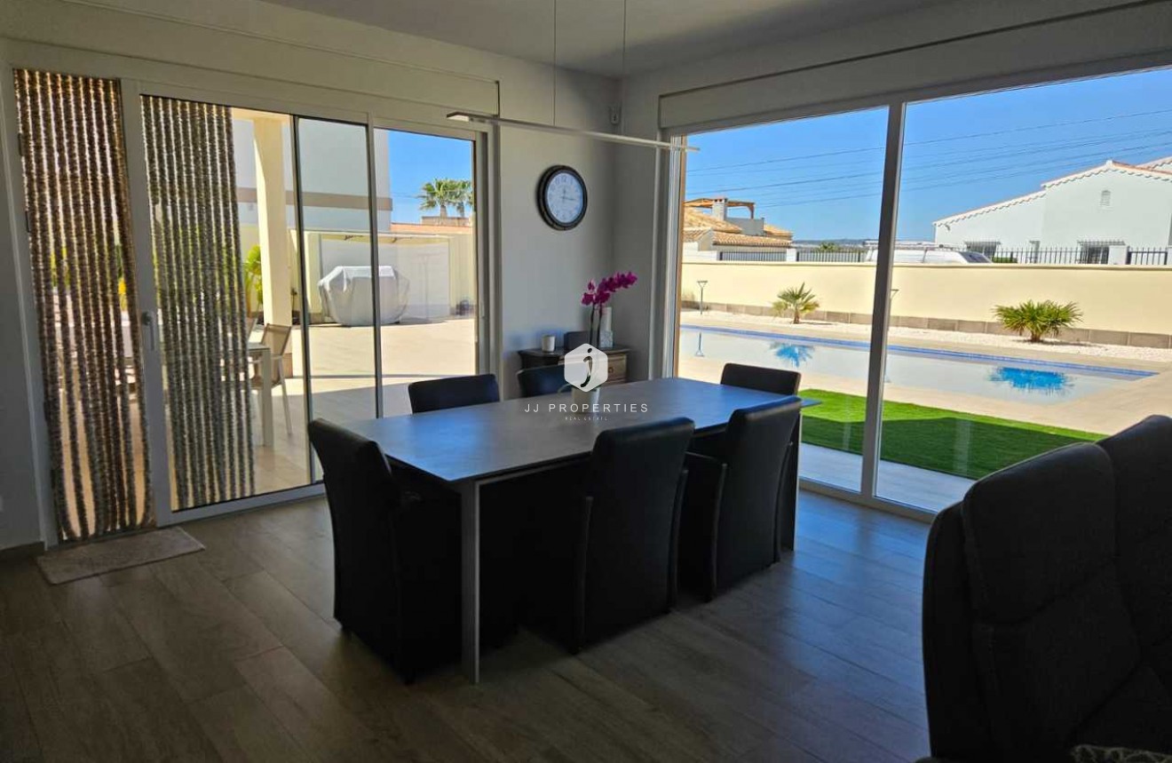 Resale - Villa -
Torrevieja - Costa Blanca