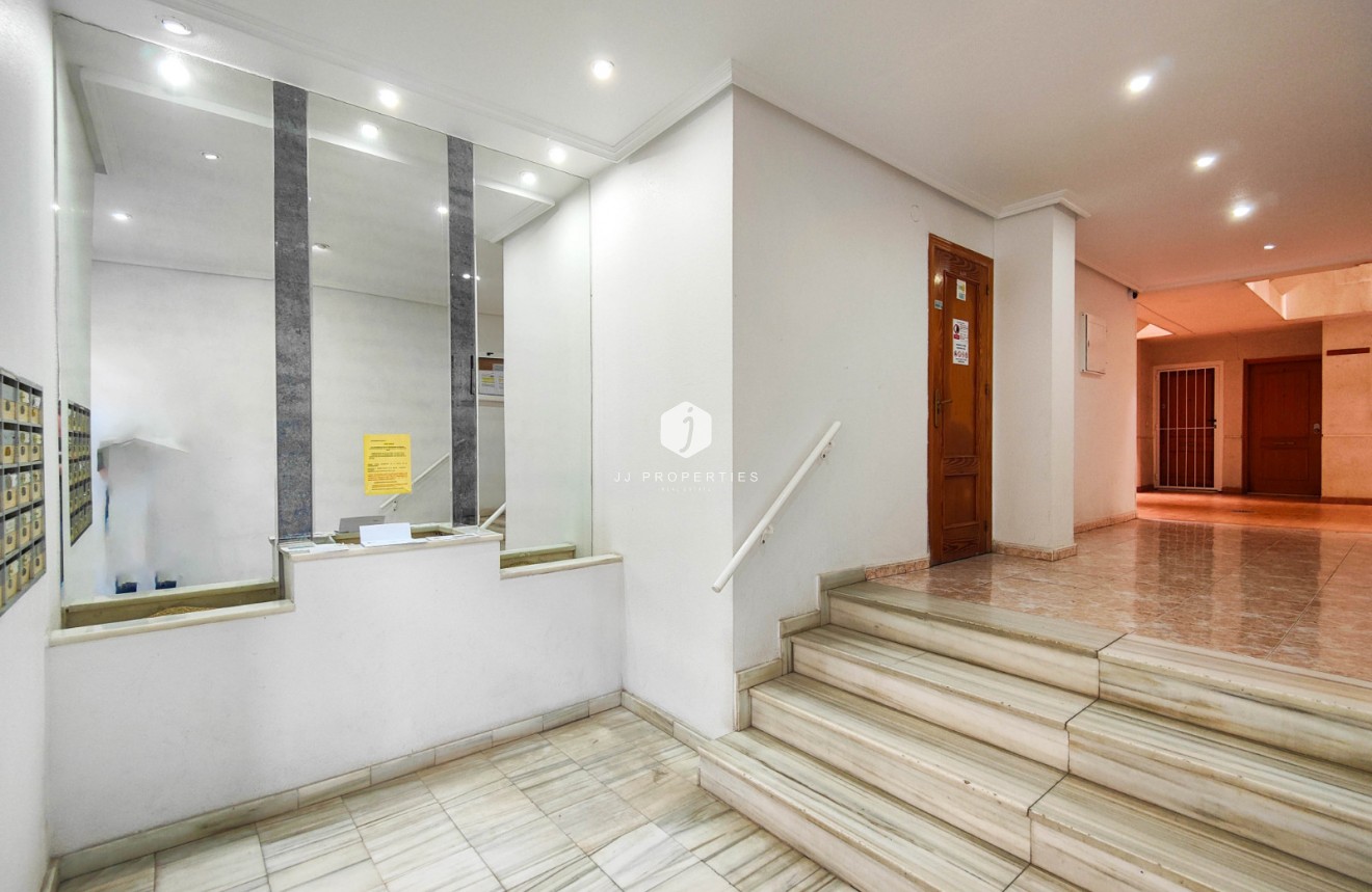 D'occasion - Appartement -
Torrevieja - Costa Blanca