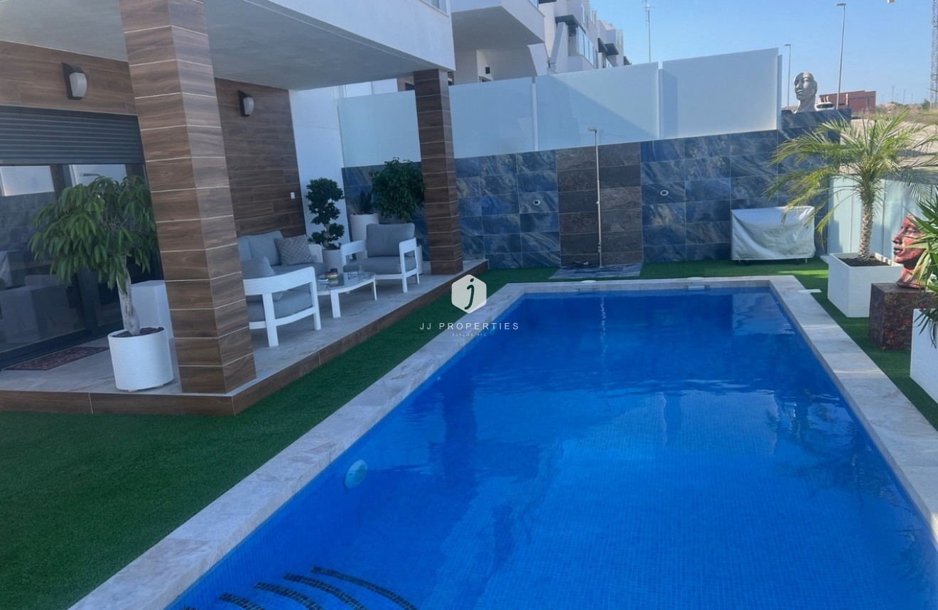 D'occasion - Villa -
Los Montesinos - Costa Blanca