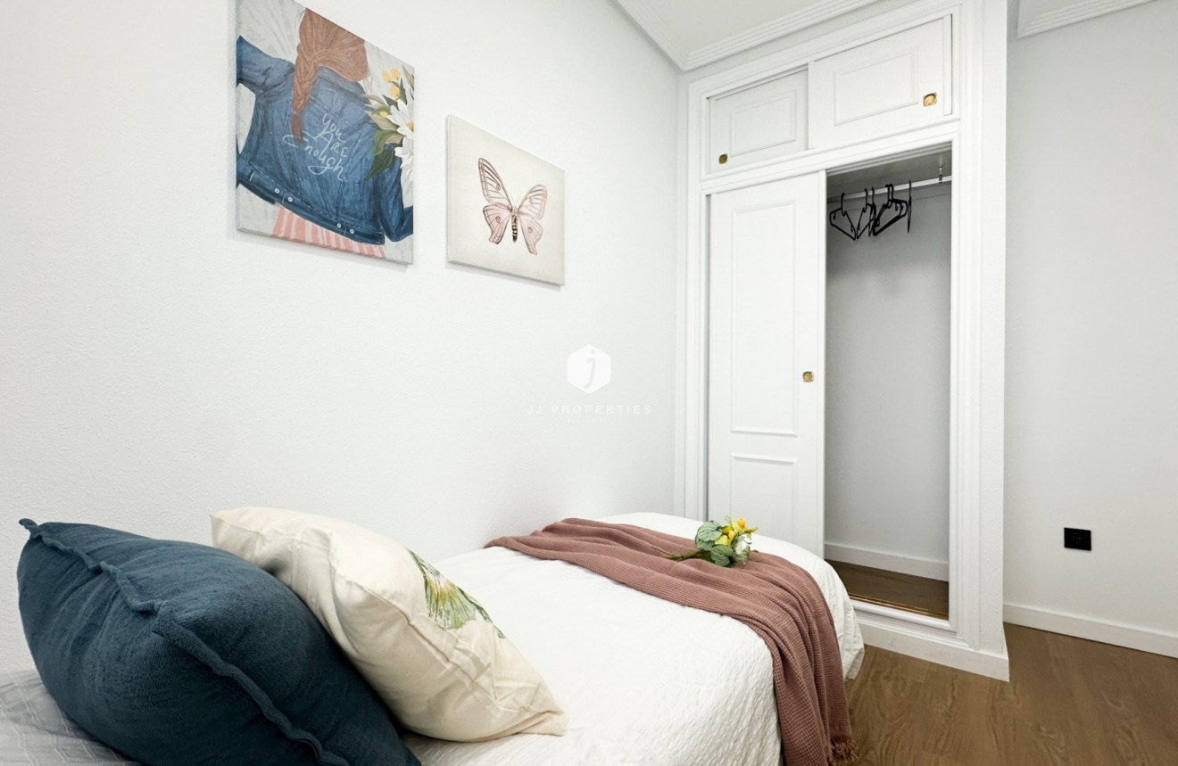 Resale - Apartment / flat -
Orihuela Costa - Costa Blanca