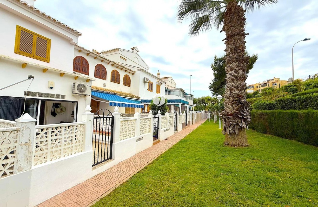 Segunda mano - Apartamento / piso -
Torrevieja - La Mata
