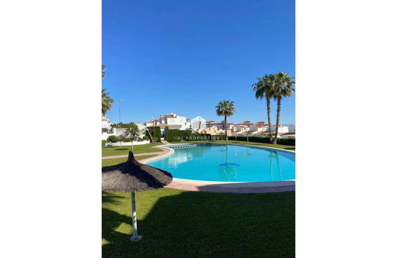 Segunda mano - Apartamento / piso -
Torrevieja - La Mata