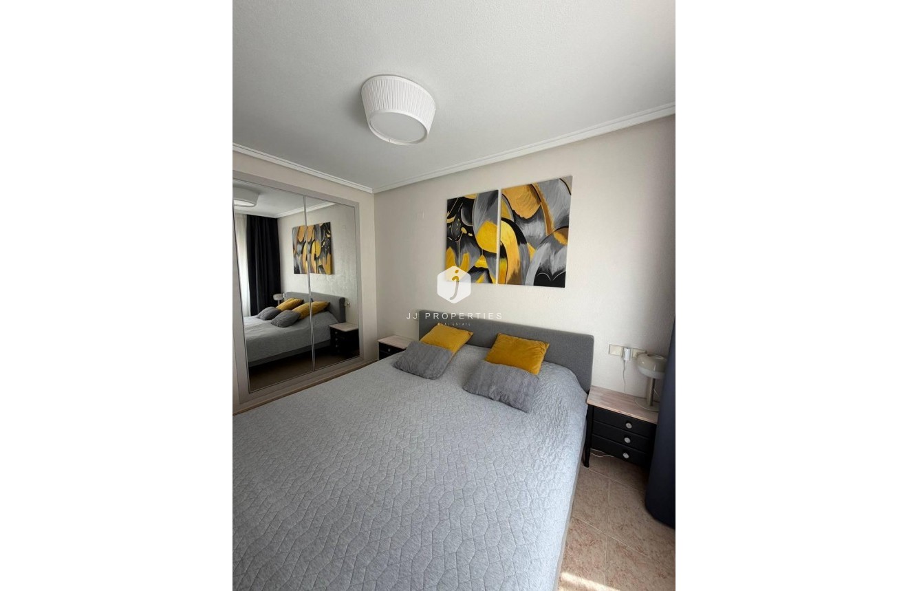D'occasion - Appartement -
Torrevieja - Centro