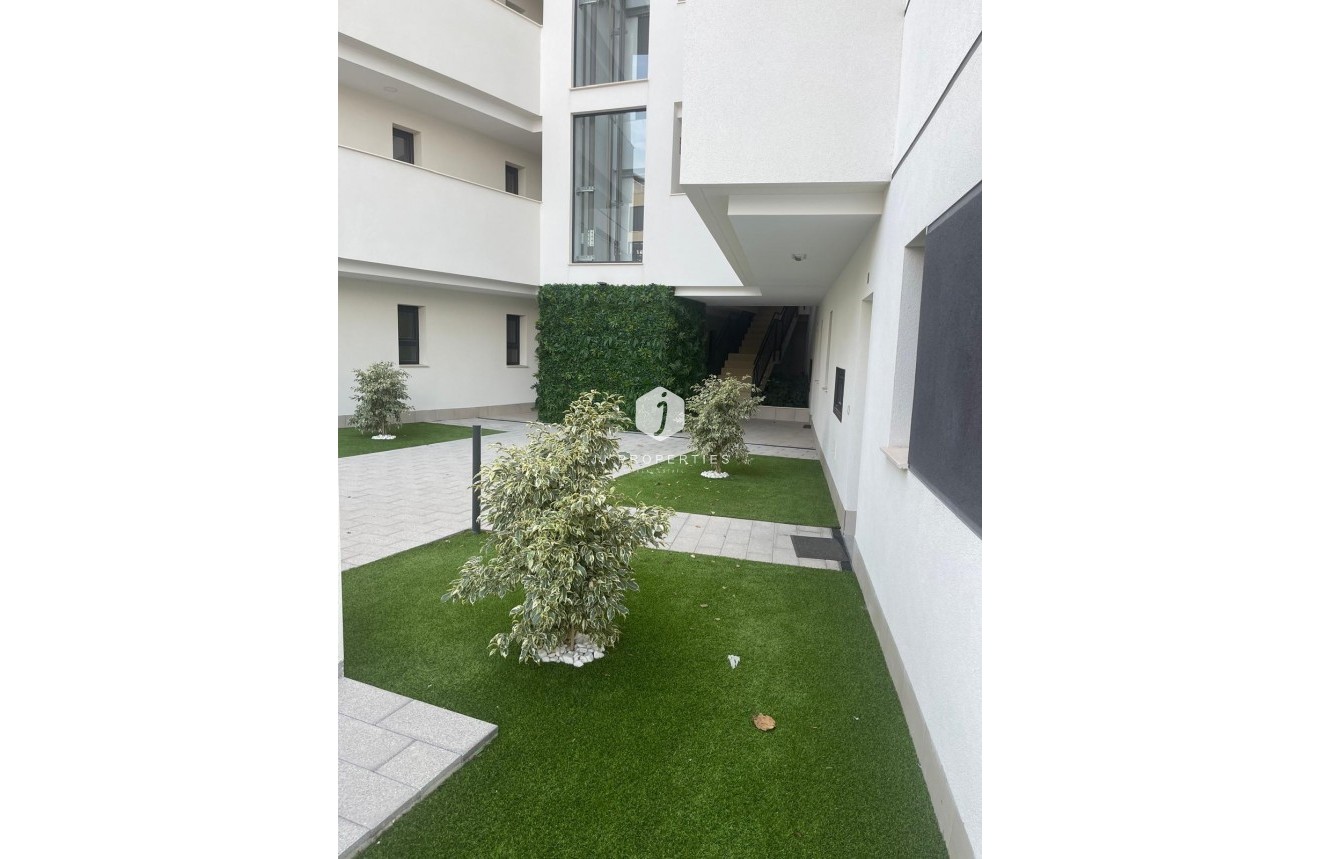Aus zweiter Hand - Penthouse -
Orihuela Costa - Las Filipinas