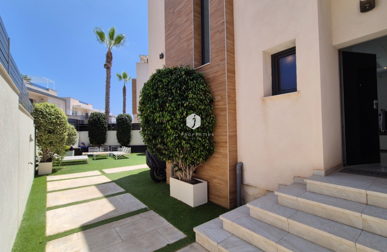 Aus zweiter Hand - Villa -
Torrevieja - Costa Blanca
