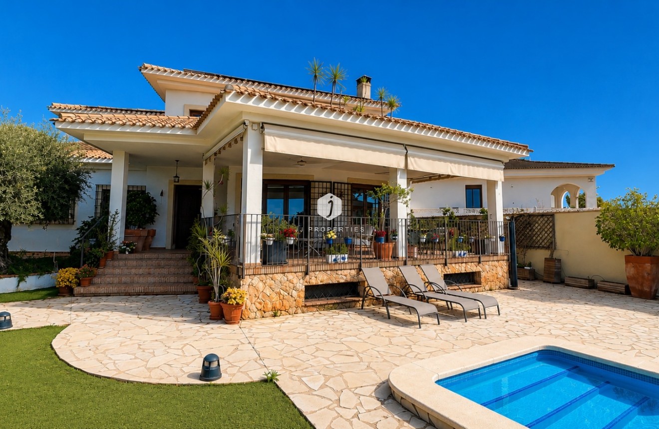 Aus zweiter Hand - Villa -
Dehesa de Campoamor - Costa Blanca