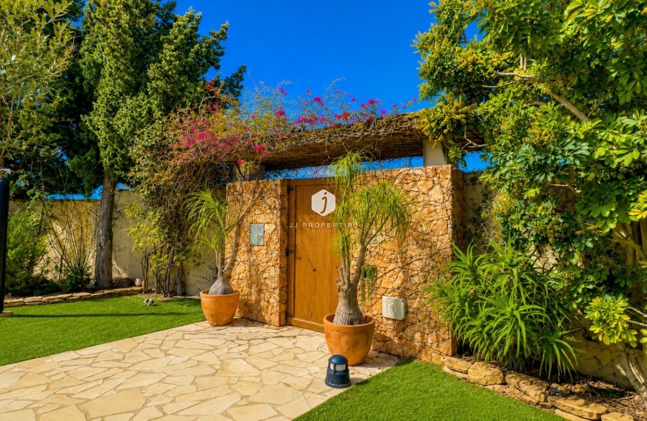 Aus zweiter Hand - Villa -
Dehesa de Campoamor - Costa Blanca