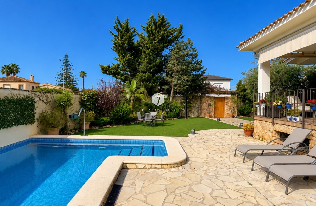 Aus zweiter Hand - Villa -
Dehesa de Campoamor - Costa Blanca