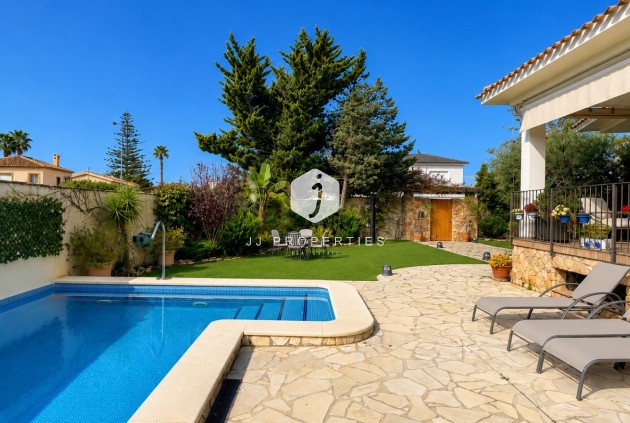 Aus zweiter Hand - Villa -
Dehesa de Campoamor - Costa Blanca