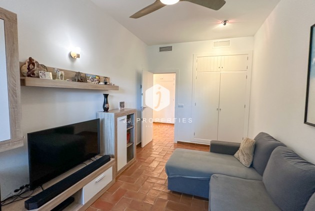 Aus zweiter Hand - Villa -
Dehesa de Campoamor - Costa Blanca
