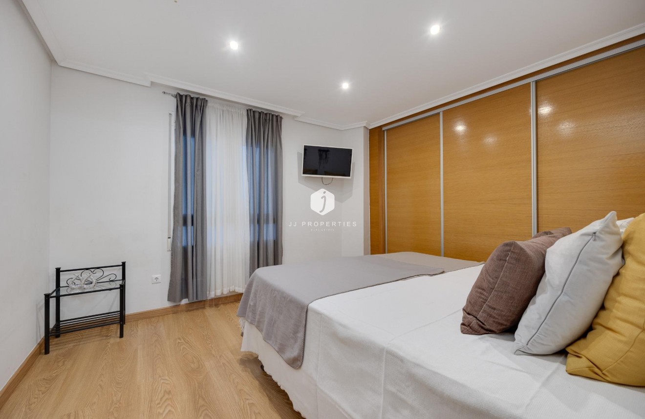 D'occasion - Appartement -
Torrevieja - Centro