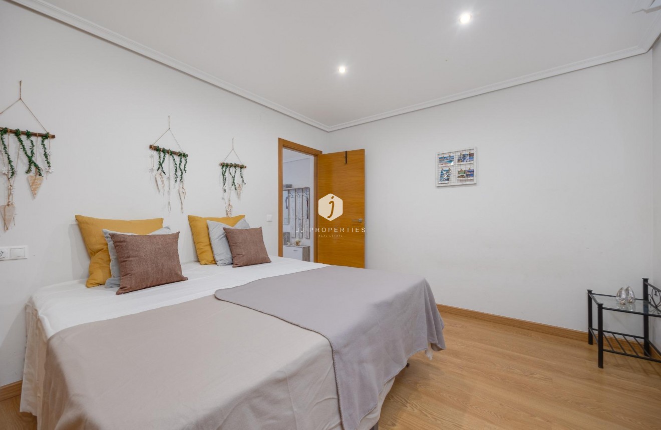 D'occasion - Appartement -
Torrevieja - Centro