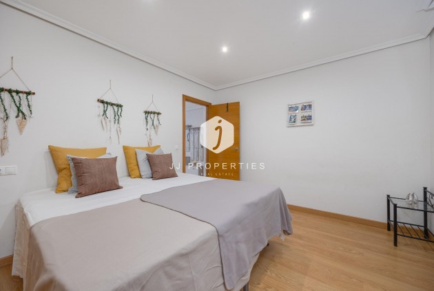 D'occasion - Appartement -
Torrevieja - Centro