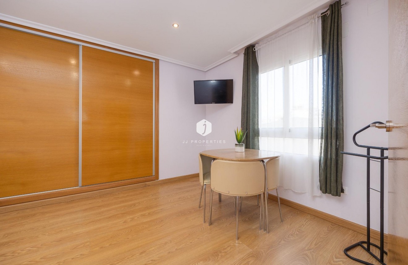 D'occasion - Appartement -
Torrevieja - Centro