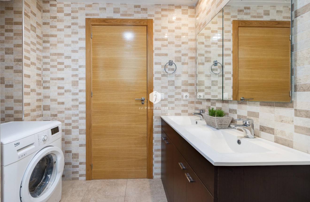 D'occasion - Appartement -
Torrevieja - Centro