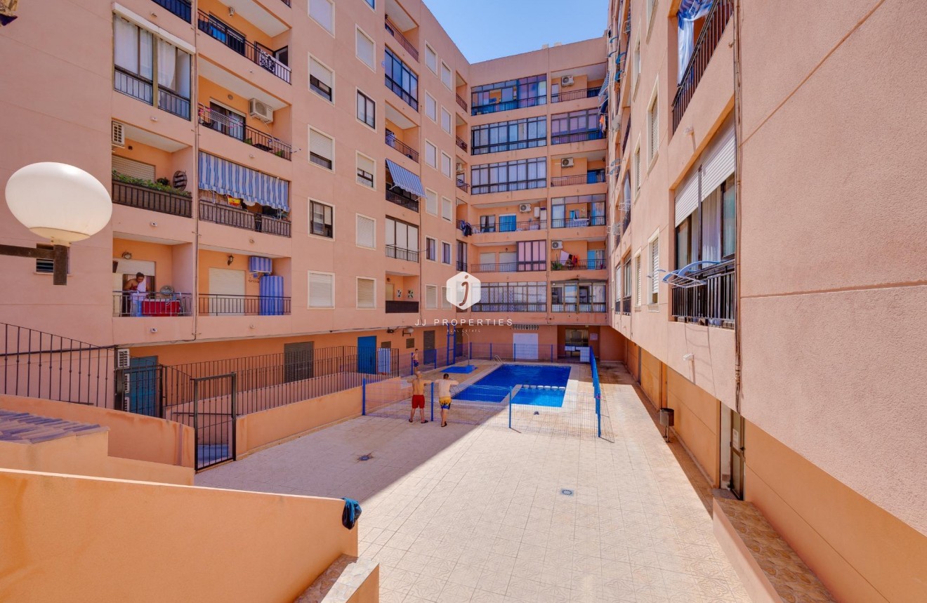 D'occasion - Appartement -
Torrevieja - Centro