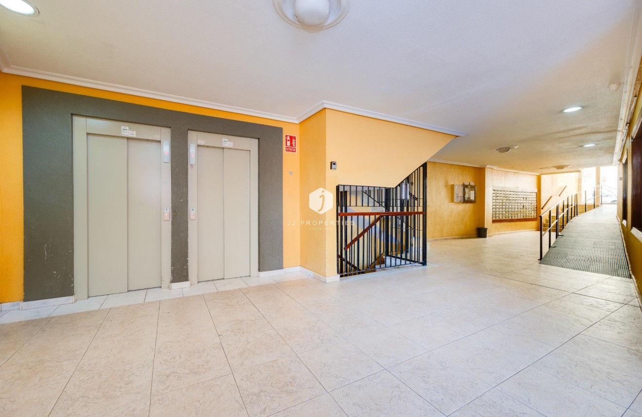 D'occasion - Appartement -
Torrevieja - Centro